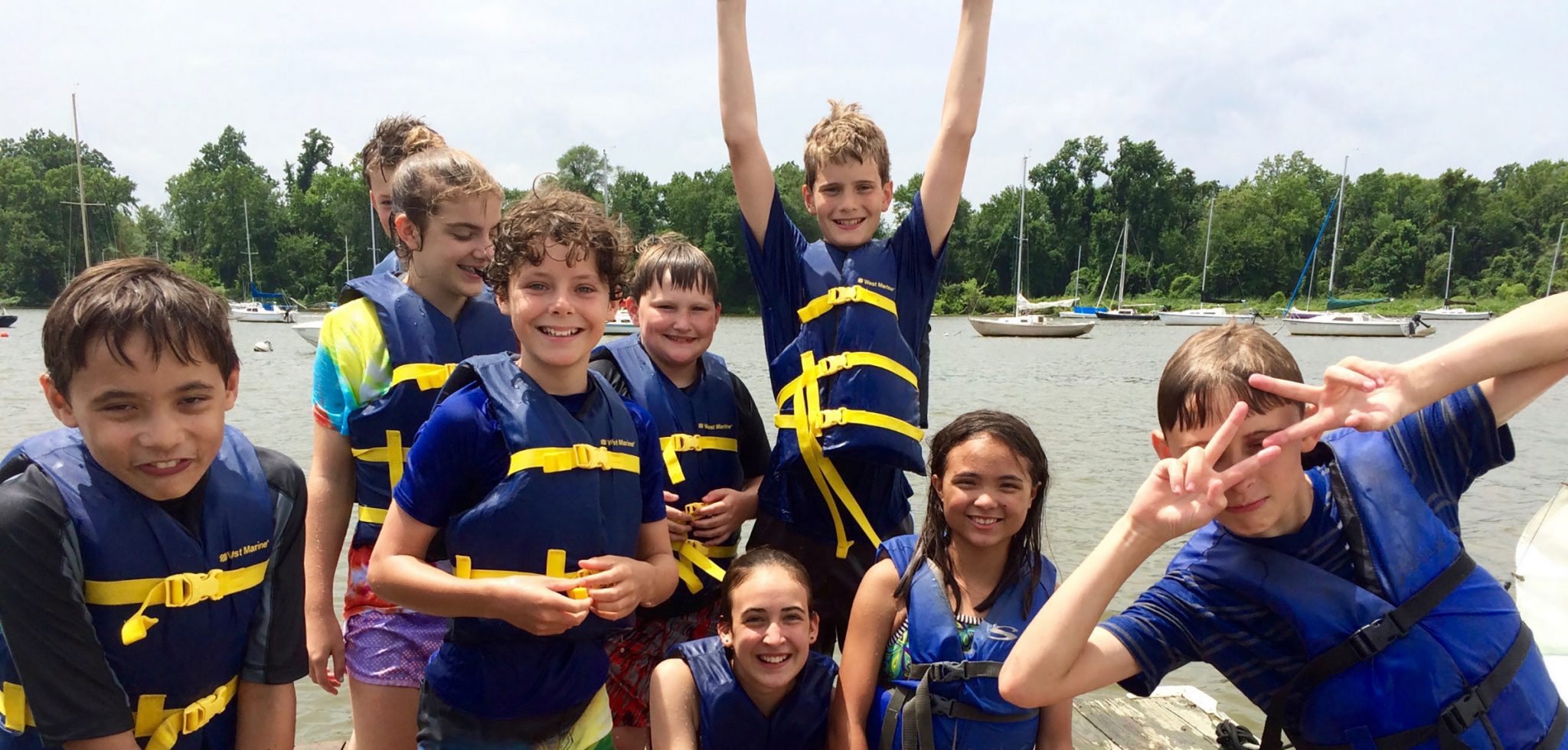 kids_lifejackets2378x1138